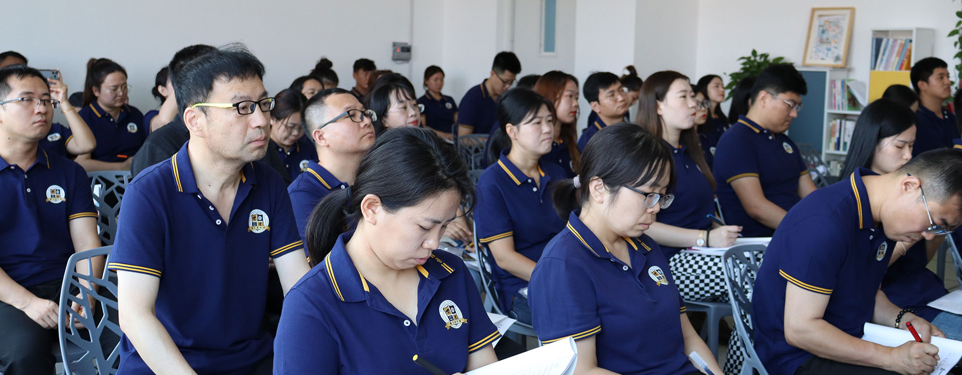 操操逼鸡鸡大鸡吧篮子大阴道白虎